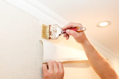 Pose de papier peint à Boudes — revêtements muraux et toiles de verre
